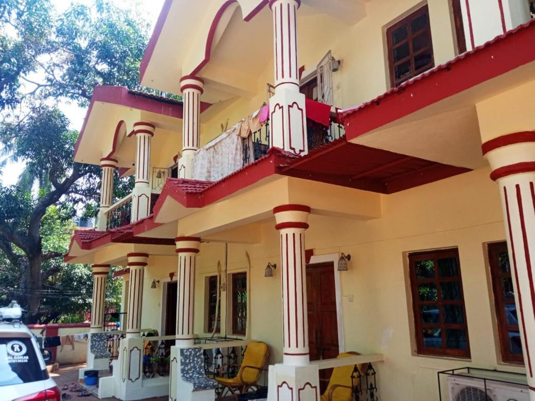 R Mansion Homestay *